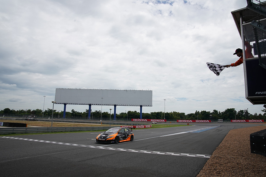 Race 2 – Panis victorious for Boutsen Ginion