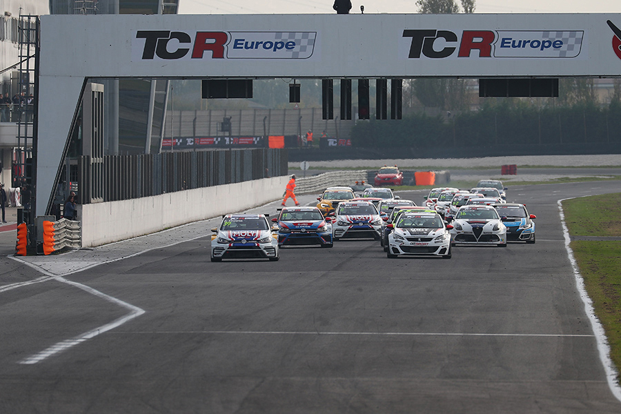 TCR Europe kicks off with 26 cars in France