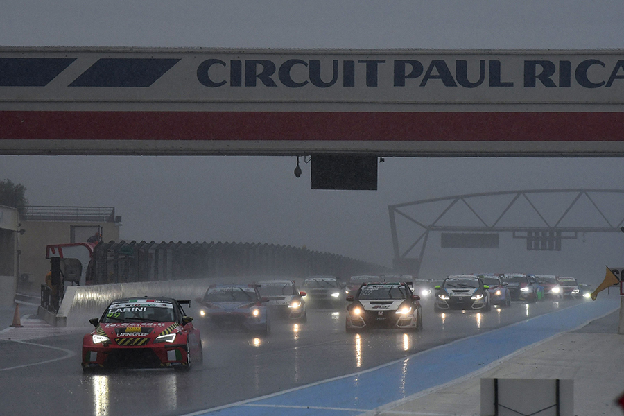 Larini wins a flooded Race 2 behind the safety car