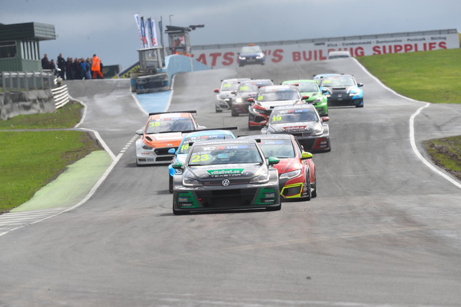Lloyd victorious in exciting opening race at Knockhill