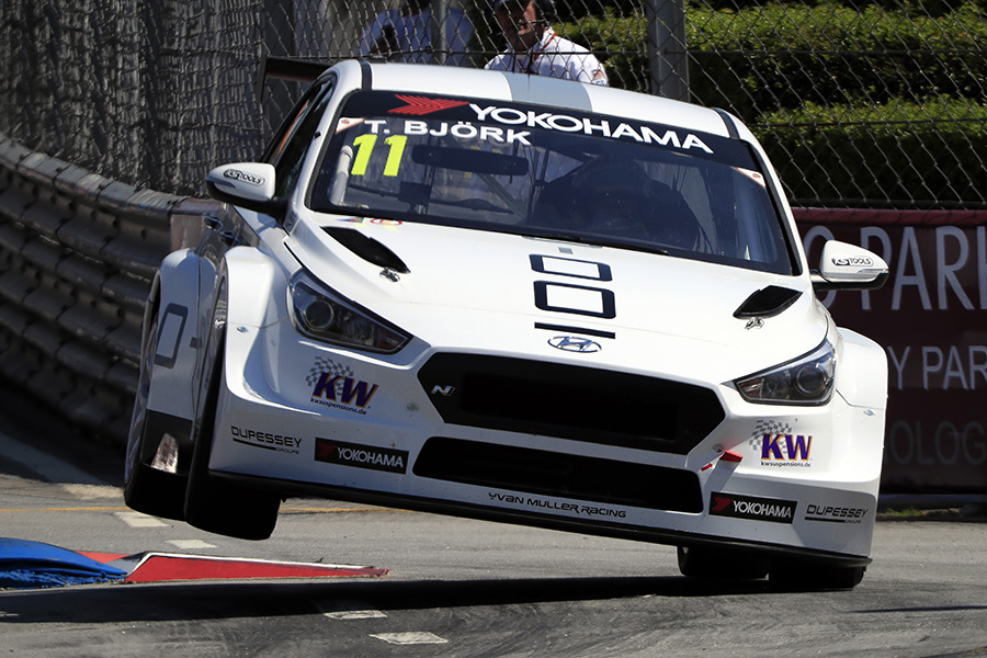 Thed Björk smashes the 2-minute wall at Vila Real