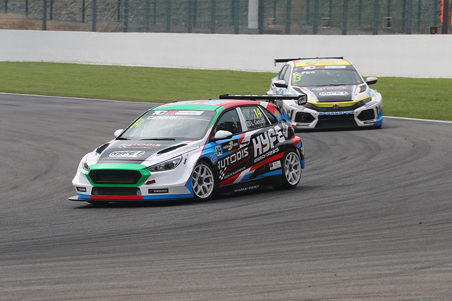 Cencetti and Piro swap cars in TCR Europe
