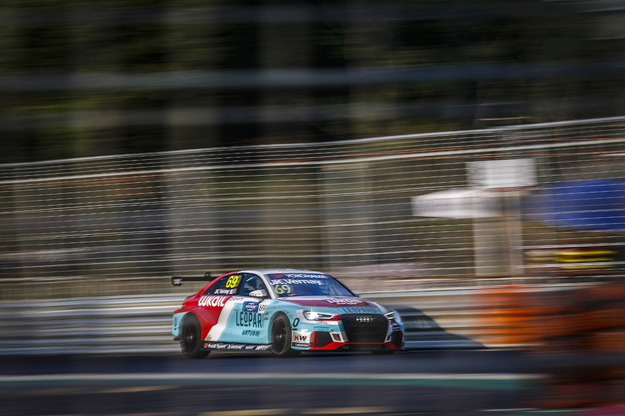 Vernay converts his pole into Race 1 victory