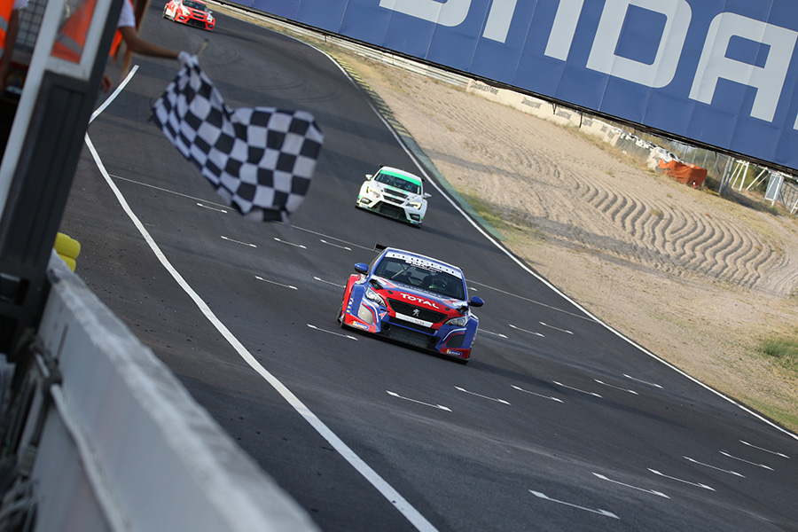 Winning debut in the CER for the Peugeot 308