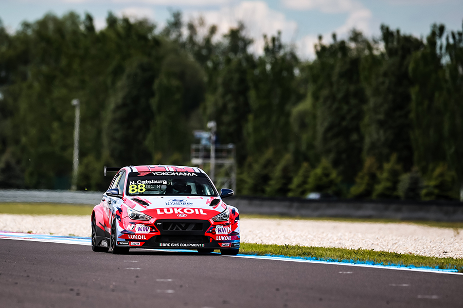 Catsburg and Michelisz lock out front row for Race 1