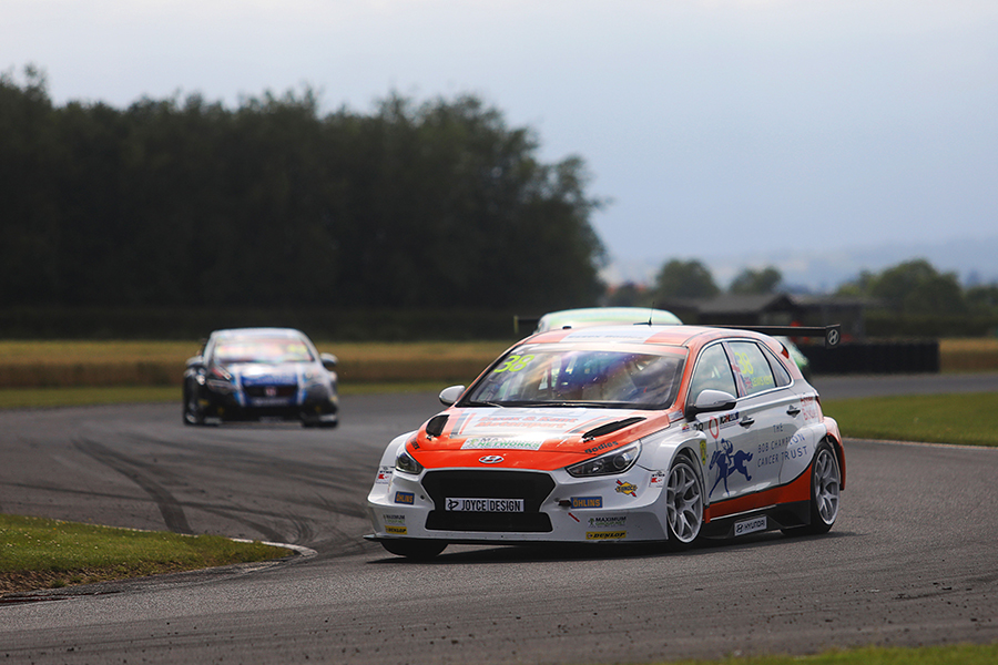 Kent takes back-to-back TCR UK victories at Croft