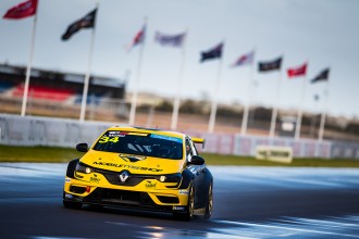 James Moffat claims pole for Renault at The Bend