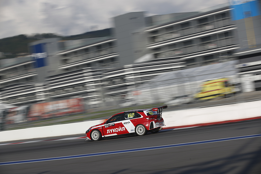 A Lukoil Racing’s clean sweep in Sochi Qualifying