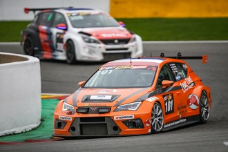 The Red Camel-Jordans.nl CUPRA leads in Spa after 100 laps