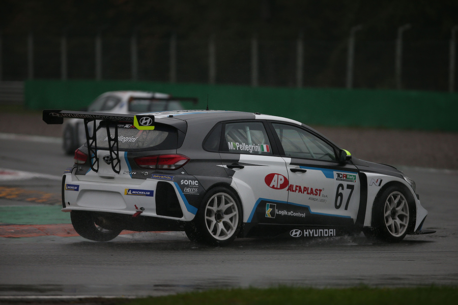 Pellegrini outpaces the field in Monza wet Qualifying