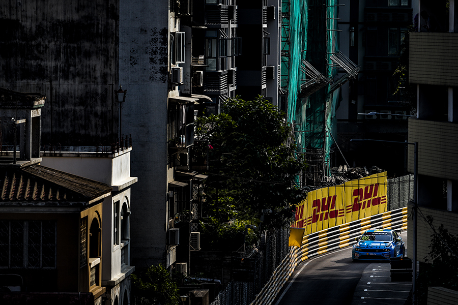Muller beats Michelisz to the pole for Macau Race 1