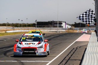 Nathan Morcom stays with HMO for the 2020 TCR Australia