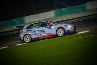 Engstler beats Lloyd to the pole for TCR Malaysia Race 1