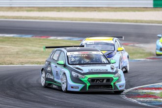 Proczyk survives chaos to win TCR Germany’s Race 2