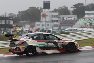 Floral Racing Honda team wins under deluge at Sugo