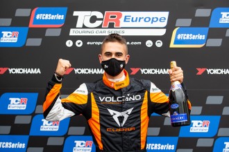 Mikel Azcona dominates TCR Europe Qualifying at Jarama