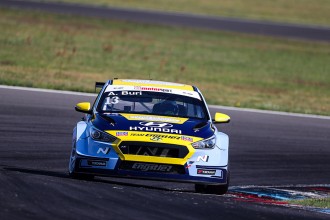 Buri grabs pole ahead of Monteiro for TCR Germany finale