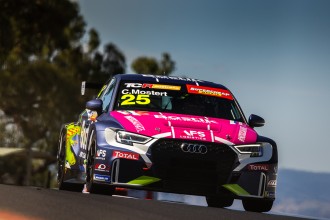 Mostert beats Cameron in a thrilling Race 1 at Bathurst
