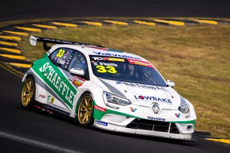 Dylan O’Keeffe puts the Renault Mégane on pole at Sydney