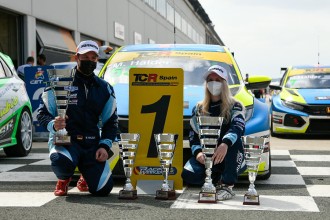 Michelle and Mike Halder share victories in TCR Spain