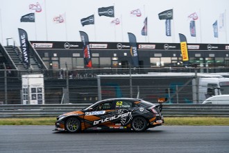 Jack Young beats local hero Tom Coronel to the pole for Race 1