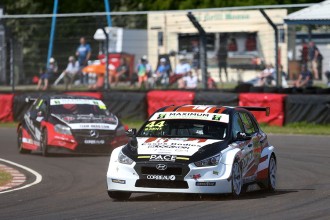 Bradley Kent claims pole position for TCR UK first race