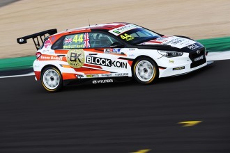 Bradley Kent wins another red-flagged race at Brands Hatch