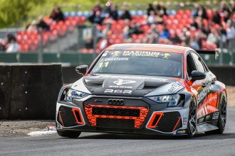 Constable and Brickley claim race wins in TCR UK at Croft