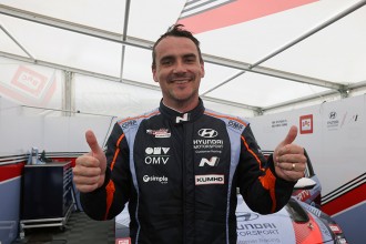 Michelisz and Azcona lock the front row for Vallelunga Race 1