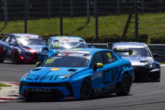 Björk claims his first Kumho TCR World Tour win in Hungary