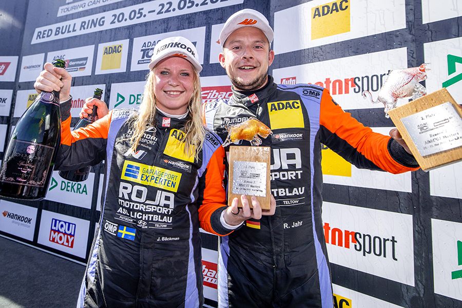 Jessica Bäckman wins two races full of drama in TCR Germany