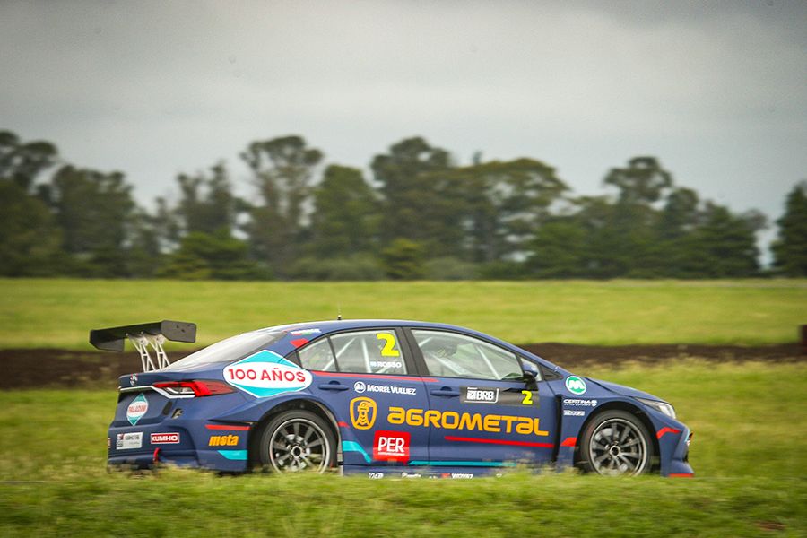 Rosso and Toyota top TCR South America official test