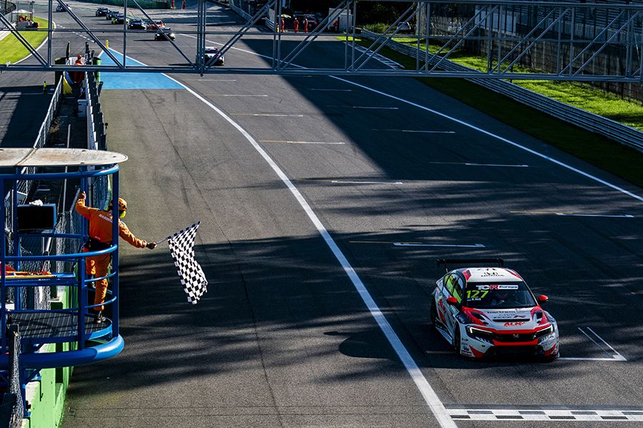 Volt powers through from tenth to score first TCR Europe win