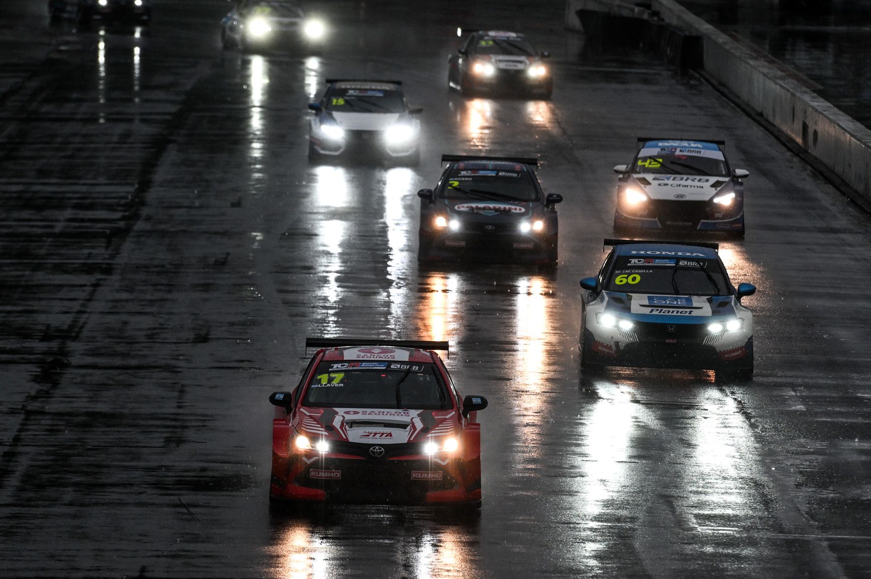 Llaver and Yannantuoni master the rain at Velopark 