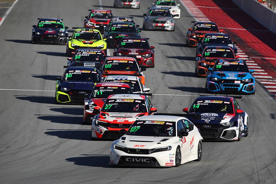 Volt and García share wins, while Bordás grabs TCR Spain title