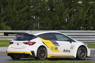 Target Competition confirms switch to Opel Astra TCR