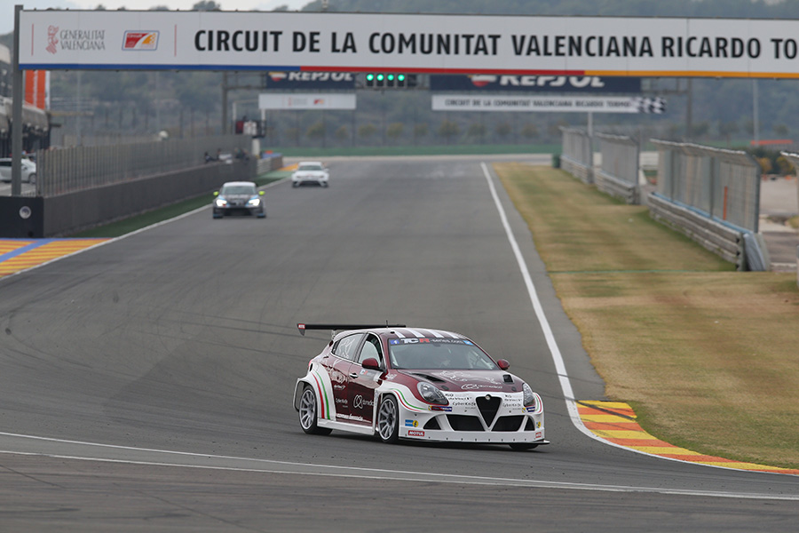 TCR teams in two testing days at Valencia