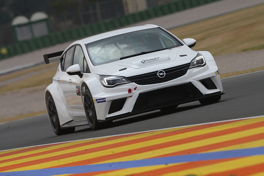 J. Oriola and Belicchi to drive the debutante Astra