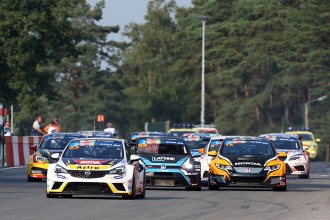 Opel Astra TCR claims first victory at Zolder