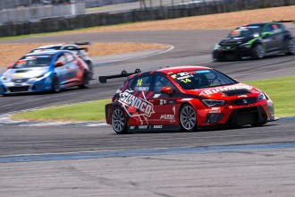 TCR Thailand – Promsombat and Nuya share wins
