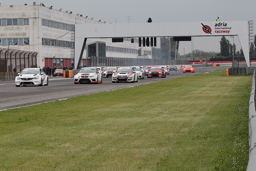 Adria welcomes the TCR Europe Trophy