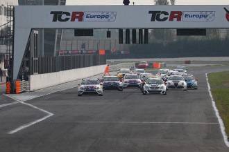 TCR Europe kicks off with 26 cars in France