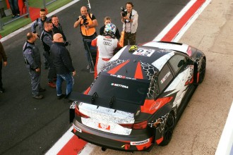 Enrico Bettera wins the 2-hours race at Vallelunga