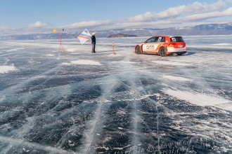 Golf GTI TCR reaches 236 kph on Russian iced-lake
