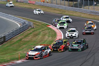 WSC and Maximum Motorsport work together for TCR UK