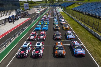 64 TCR cars cause traffic jam at the Hungaroring!
