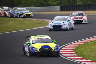 Buri overtakes Burns to take victory in Most Race 2