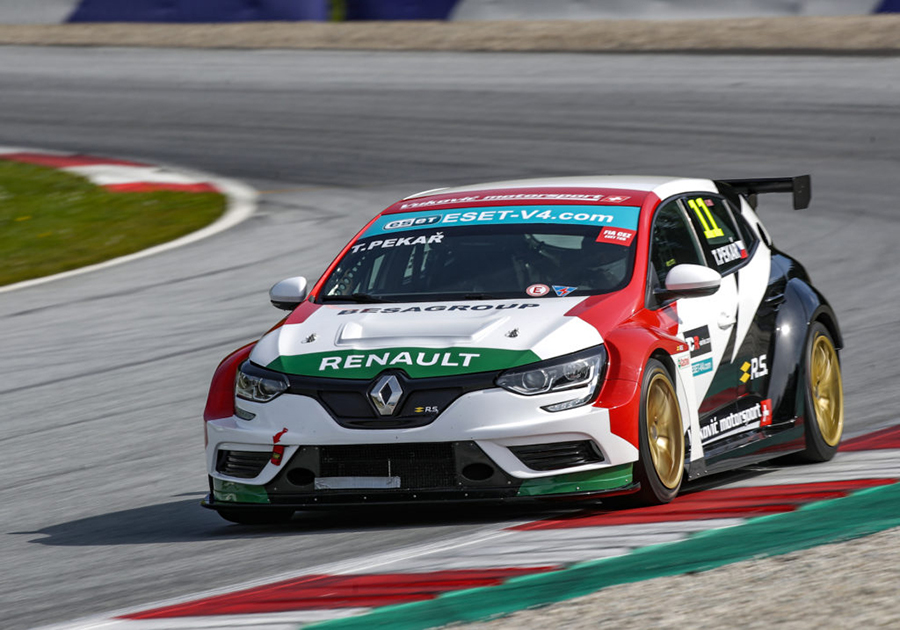 Tomáš Pekař scores first victory for the Renault Mégane RS