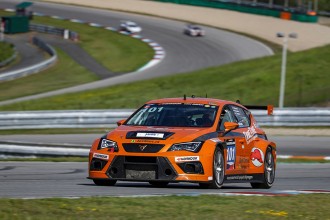 Red Camel CUPRA leads the 12H Brno after three hours