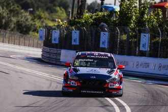 Michelisz and Farfus fill the front row for Race 1